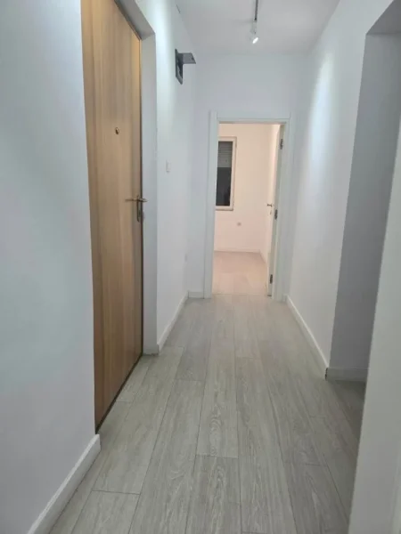 Tirane, jepet me qera apartament 3+1 Kati 2, 115 m² 800 € 