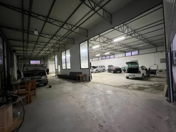 Tirane, jepet me qera magazine Kati 0, 700 m² 3.500 € (Rruga Myslym Keta)