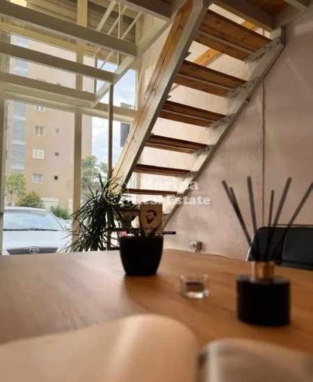 Tirane, jepet me qera ambjent biznesi Kati 1, 20 m² 350 € (Ish Fusha e Aviacionit)