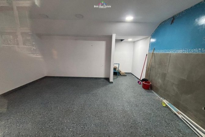 Tirane, jepet me qera dyqan Kati 0, 35 m² 465 € (Rruga e Kavajes)
