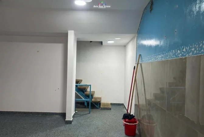 Tirane, jepet me qera dyqan Kati 0, 35 m² 465 € (Rruga e Kavajes)