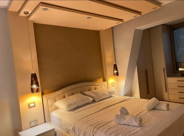 Tirane, jepet me qera apartament 2+1 Kati 1, 96 m² 1.000 € 