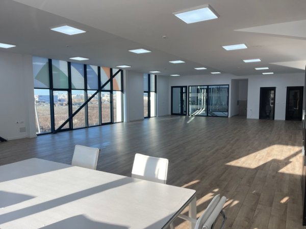 Tirane, jepet me qera zyre Kati 2, 200 m² 1.150 € (kashar)