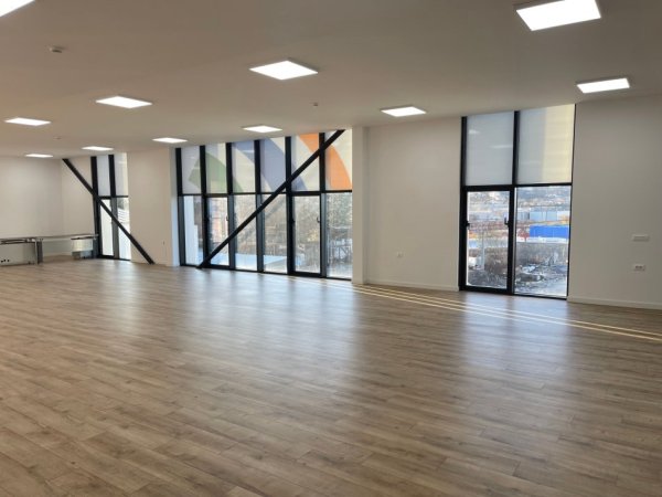Tirane, jepet me qera zyre Kati 2, 200 m² 1.150 € (kashar)