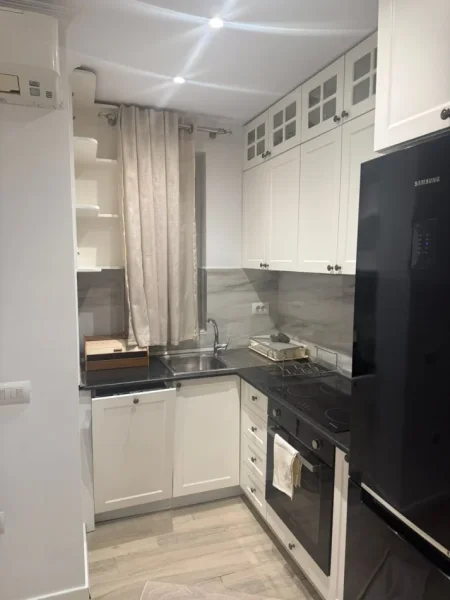 Tirane, jap me qera apartament 1+1+Ballkon , 70 m² 500 € (Ali Demi)