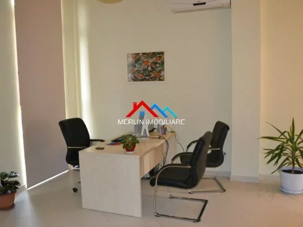 Tirane, jepet me qera ambjent biznesi Kati 1, 40 m² 490 € (RRUGA E DIBRES)