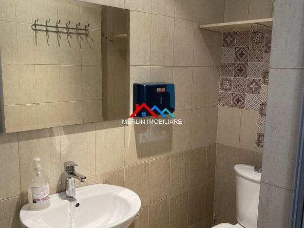 Tirane, jepet me qera ambjent biznesi Kati 1, 40 m² 490 € (RRUGA E DIBRES)