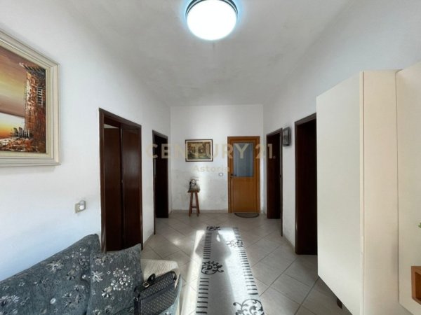 Tirane, shitet Vile , 313 m² 315.000 € (astir)