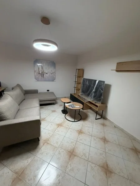Tirane, jepet me qera apartament 1+1+Aneks+Ballkon Kati 2, 57 m² 550 € (RR. Vellezerit Manastriliu)