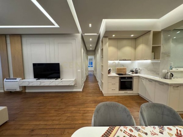 Tirane, shitet apartament duplex 3+1+Ballkon Kati 3, 145 m² (liqeni i thate)