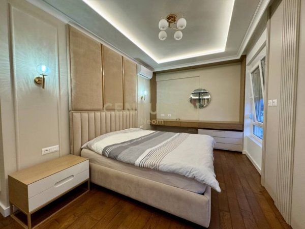 Tirane, shitet apartament duplex 3+1+Ballkon Kati 3, 145 m² (liqeni i thate)