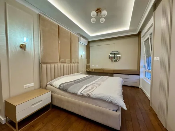 Tirane, shitet apartament duplex 3+1+Ballkon Kati 3, 145 m² (liqeni i thate)