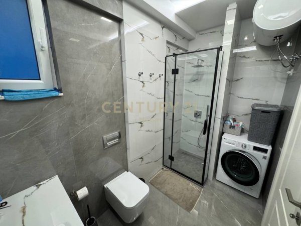 Tirane, shitet apartament duplex 3+1+Ballkon Kati 3, 145 m² (liqeni i thate)