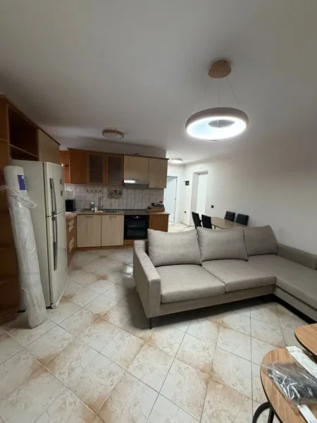 Tirane, jepet me qera apartament 1+1+Aneks+Ballkon Kati 2, 57 m² 550 € (RR. Vellezerit Manastriliu)