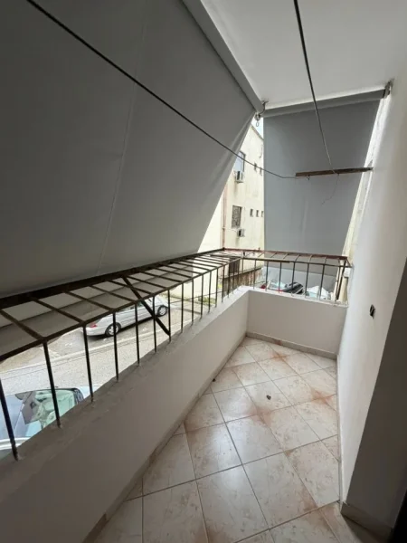 Tirane, jepet me qera apartament 1+1+Aneks+Ballkon Kati 2, 57 m² 550 € (RR. Vellezerit Manastriliu)