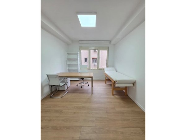 Tirane, jepet me qera zyre Kati 4, 96 m² 1.500 € (blloku)