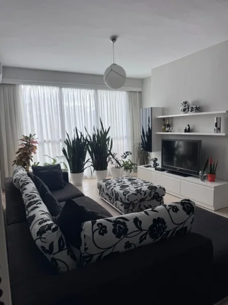 Tirane, jepet me qera apartament 1+1 Kati 2, 