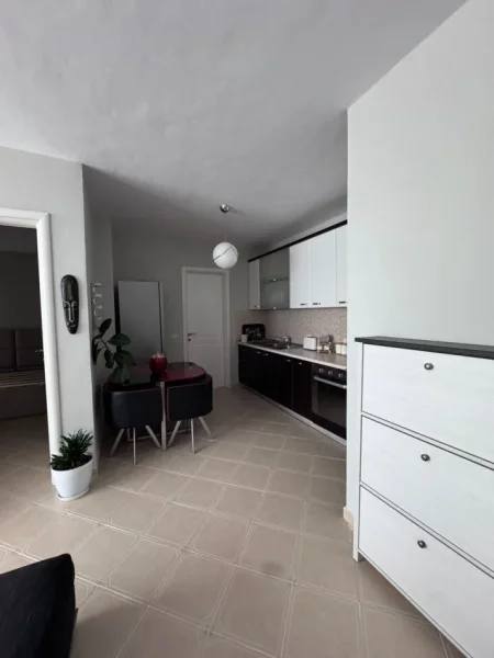 Tirane, jepet me qera apartament 1+1 Kati 2, 