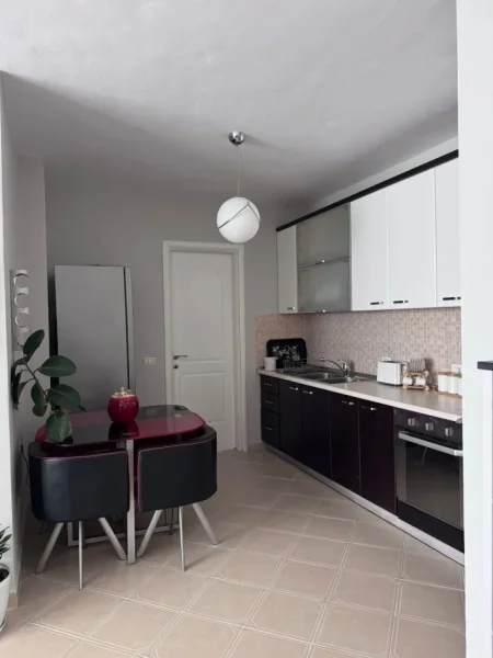 Tirane, jepet me qera apartament 1+1 Kati 2, 