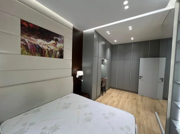 Tirane, jepet me qera apartament 1+1 Kati 8, 90 m² 900 € (Rruga e Kavajes)