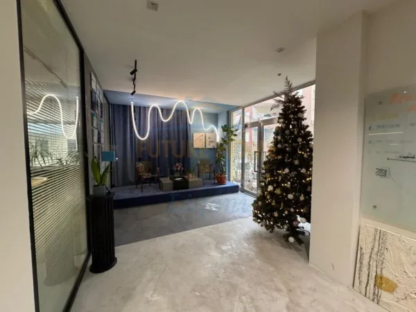 Tirane, shitet dyqan , 101 m² 228.000 € (Liqeni i Thatë)