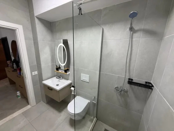 Tirane, jepet me qera apartament 1+1+Aneks+Ballkon Kati 5, 68 m² 500 € (Xhanfize keko)