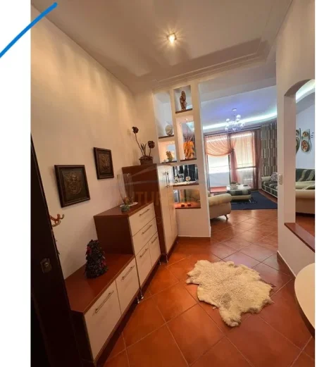 Tirane, jepet me qera apartament 2+1+2+Ballkon Kati 7, 100 m² 700 € (21 Dhjetori)