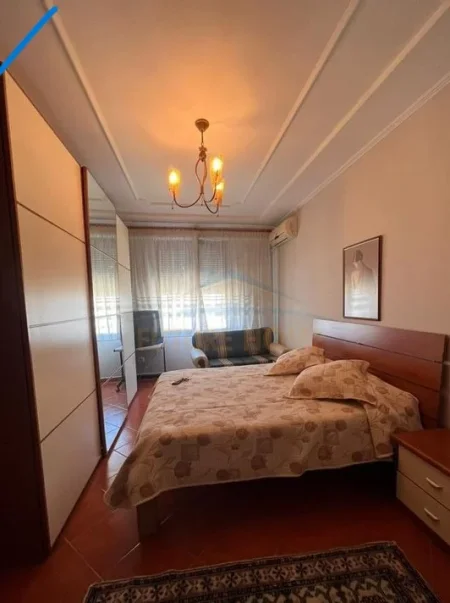 Tirane, jepet me qera apartament 2+1+2+Ballkon Kati 7, 100 m² 700 € (21 Dhjetori)