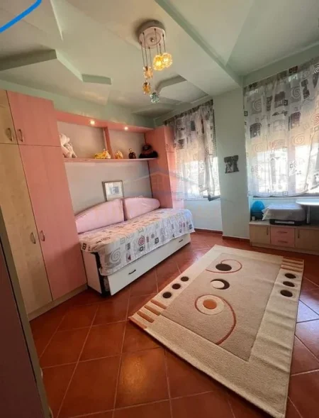 Tirane, jepet me qera apartament 2+1+2+Ballkon Kati 7, 100 m² 700 € (21 Dhjetori)