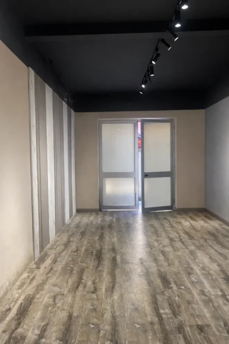 Tirane, jepet me qera ambjent biznesi Kati 0, 35 m² 250 € (Shkolla Vasil Shanto)
