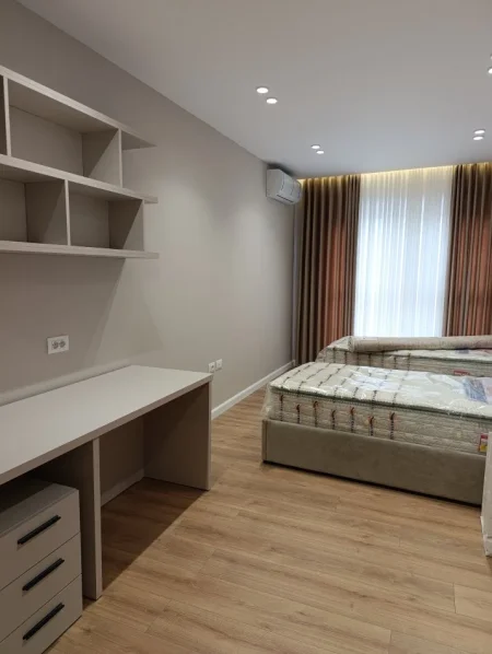 Tirane, jepet me qera SUPER APARTAMENT 2+1+Aneks+Ballkon Kati 4, 130 m² 850 € (JORDAN MISJA)