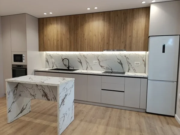 Tirane, jepet me qera apartament 2+1+Ballkon Kati 5, 135 m² 850 € (RRUGA JORDAN MISJA)