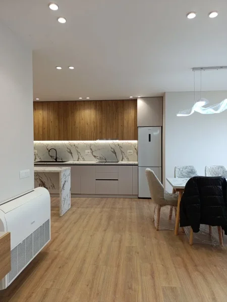 Tirane, jepet me qera apartament 2+1+Ballkon Kati 5, 135 m² 850 € (RRUGA JORDAN MISJA)