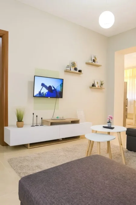 Tirane, jepet me qera apartament 1+1 Kati 2, 75 m² 650 € (Sulejman Pasha)