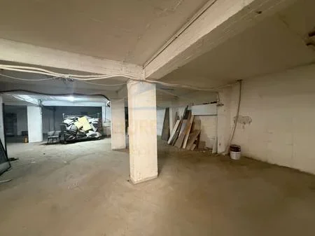 Tirane, jepet me qera magazine Kati -1, 160 m² 700 € (Rruga Besa)