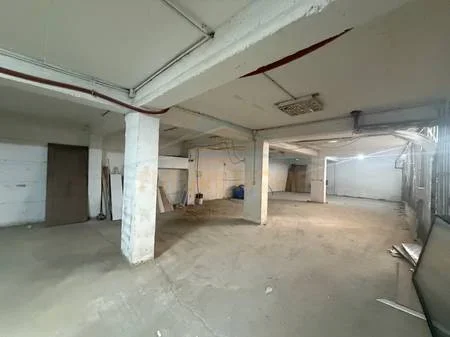 Tirane, jepet me qera magazine Kati -1, 160 m² 700 € (Rruga Besa)