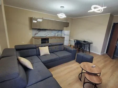 Tirane, jepet me qera apartament 2+1 Kati 3, 500 € (Shkoze)
