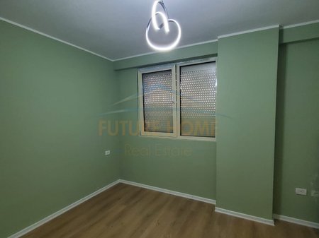 Tirane, jepet me qera apartament 2+1 Kati 3, 500 € (Shkoze)