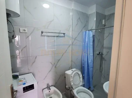 Tirane, jepet me qera apartament 2+1 Kati 3, 500 € (Shkoze)