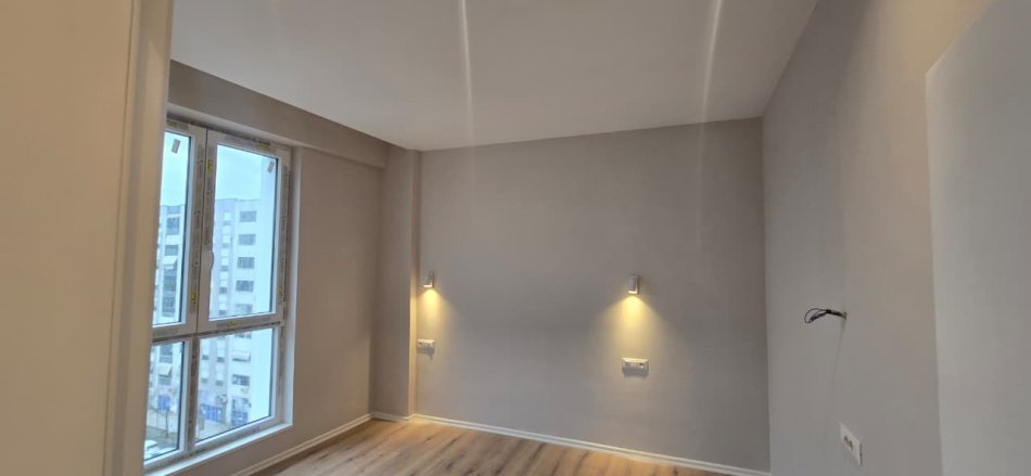 Tirane, jepet me qera ambjent biznesi Kati 6, 70 m² 700 € (Komuna e Parisit.)
