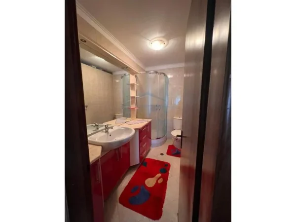 Qera, Apartament 2+1+2, 21 Dhjetori, 700 €, UNA63649