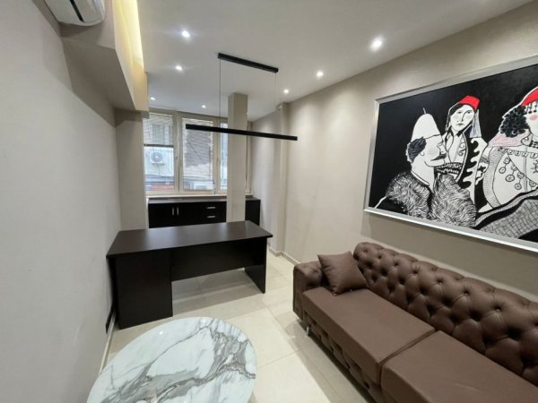Tirane, jepet me qera ambjent biznesi Kati 1, 30 m² 550 € (Myslym shyri)