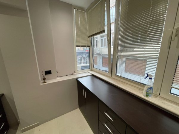 Tirane, jepet me qera ambjent biznesi Kati 1, 30 m² 550 € (Rruga e Kavajes)