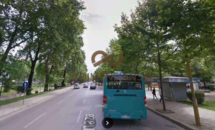 Tirane, jepet me qera dyqan Kati -1, 31 m² 380 € (bulevardi bajram curri)
