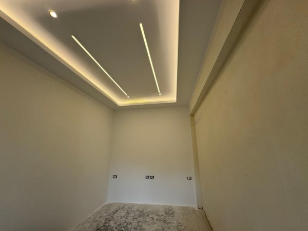 Tirane, jepet me qera Vile , 2.100 € (Rruga e Kavajes)