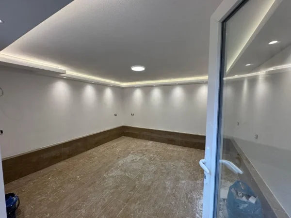 Tirane, jepet me qera Vile , 2.100 € (Rruga e Kavajes)