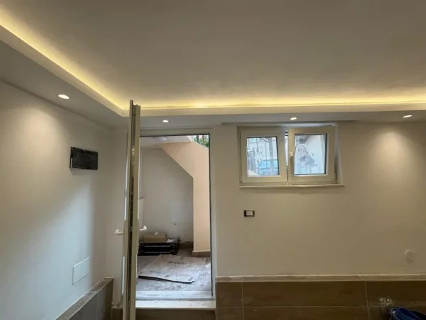 Tirane, jepet me qera Vile , 2.100 € (Rruga e Kavajes)