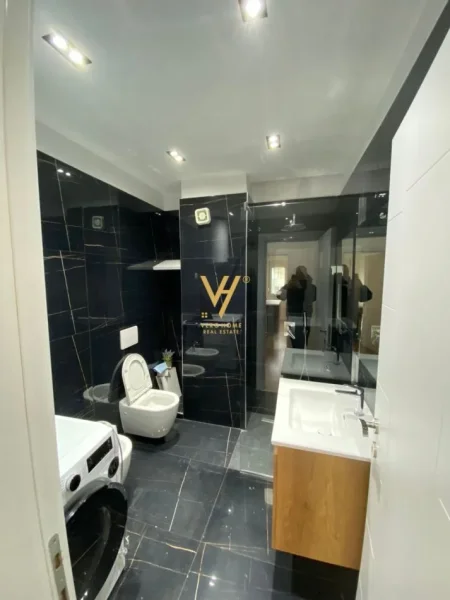 Tirane, shitet apartament 2+1+Ballkon Kati 2, 105 m² 260.000 € (KOMUNA E PARISIT)