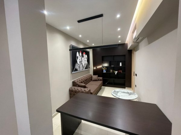 Tirane, jepet me qera ambjent biznesi Kati 1, 30 m² 550 € (Vasil Shanto)