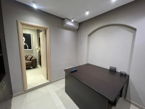 Tirane, jepet me qera zyre Kati 1, 30 m² 550 € (Myslym shyri)